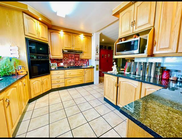 4 BEDROOM FREEHOLD SOLD IN MEYERSDAL